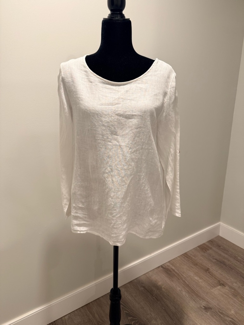 Classic White Scoop Neck Long Sleeve Top